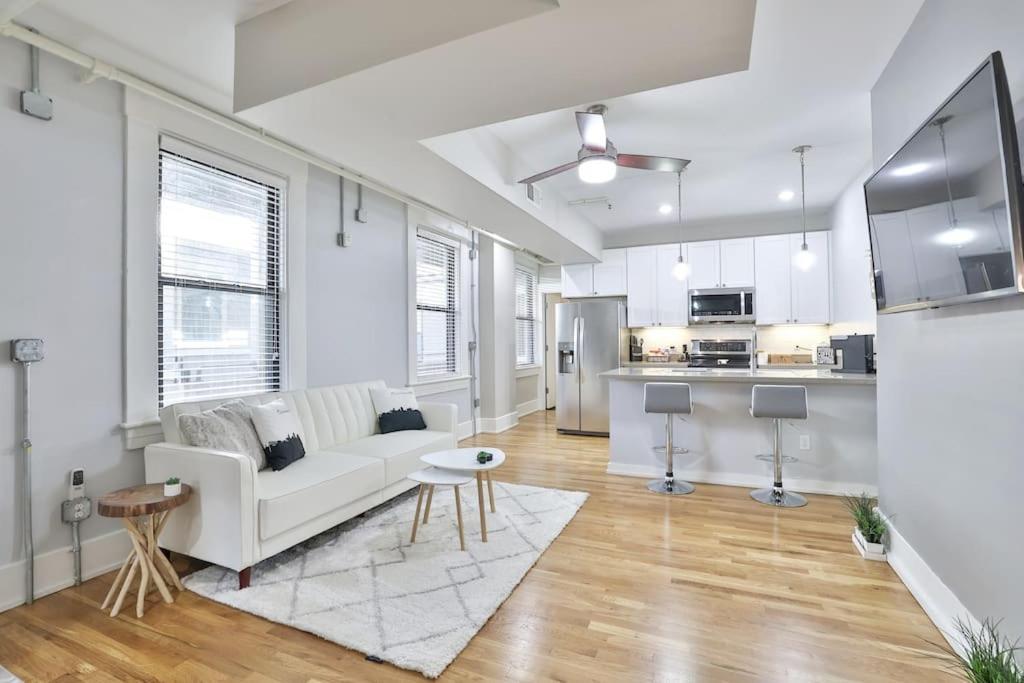 **new Radiant In The Thrust Of Otr* W/parking Apartment